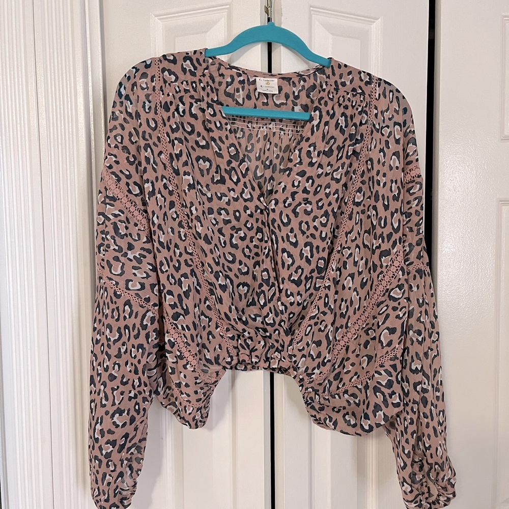 Pink/Navy leopard print blouson top